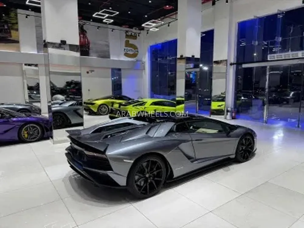لامبورغيني أفنتادور 2019 for Sale in الرياض Image-5