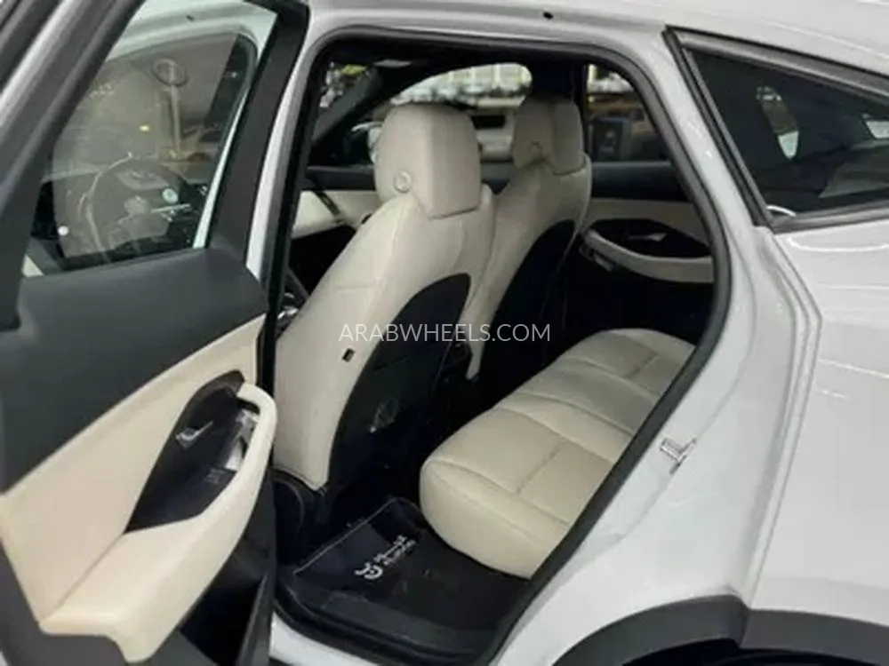 جاكوار E Pace 2018 for Sale in الرياض Image-5