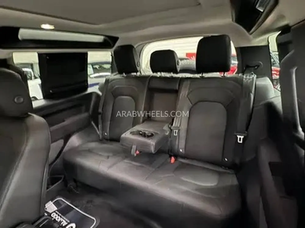 لاند روفر ديفندر 2023 for Sale in الرياض Image-7