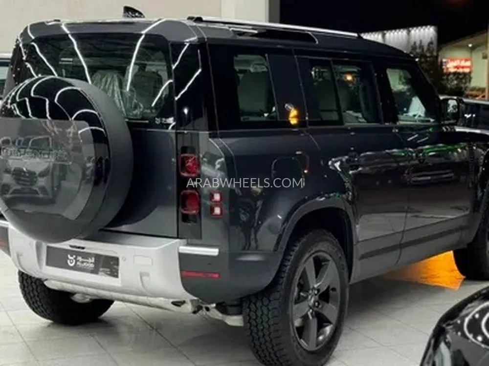 لاند روفر ديفندر 2024 for Sale in الرياض Image-7