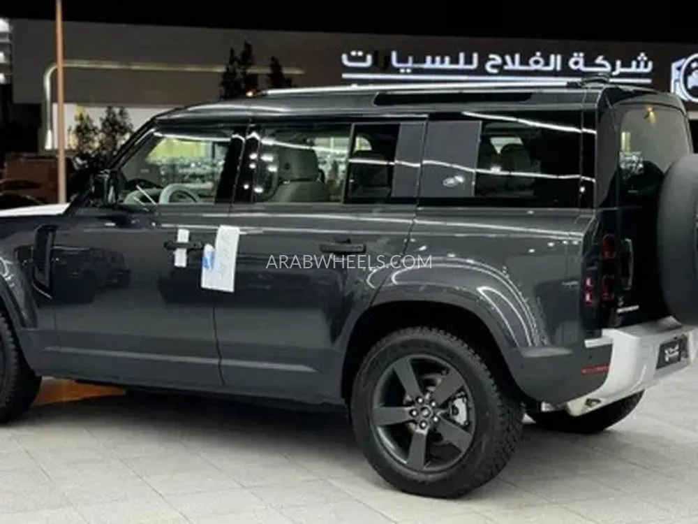لاند روفر ديفندر 2024 for Sale in الرياض Image-8