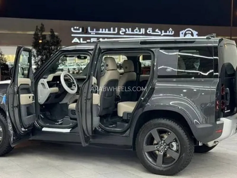 لاند روفر ديفندر 2024 for Sale in الرياض Image-9