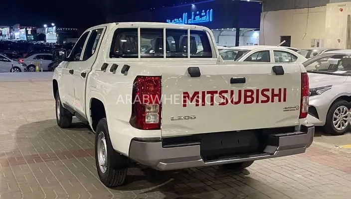 ميتسوبيشي L200 2024 for Sale in الرياض Image-11