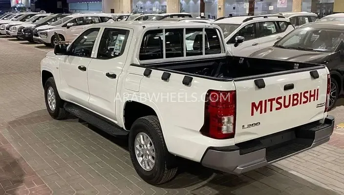 ميتسوبيشي L200 2024 for Sale in الرياض Image-13