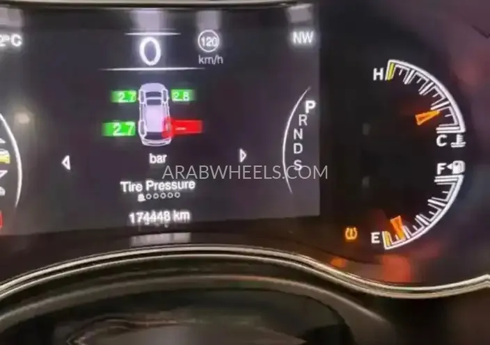 جيب شيروكي 2015 for Sale in الرياض Image-10