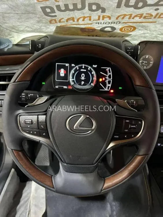 لكزس ES 2025 for Sale in الرياض Image-11