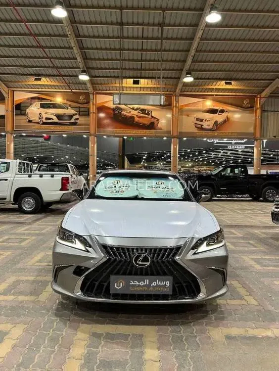 لكزس ES 2025 for Sale in الرياض Image-3