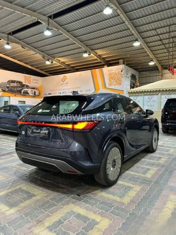 لكزس RX 2025 for Sale in الرياض Image-5
