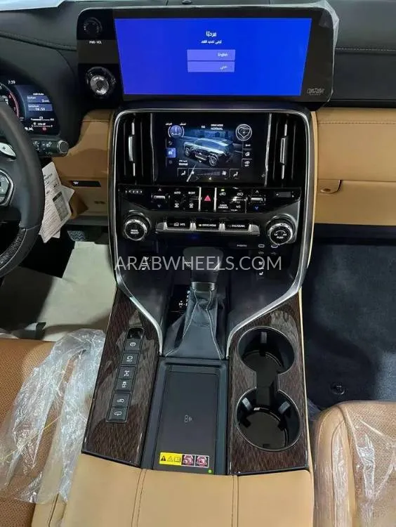لكزس LX 2025 for Sale in الرياض Image-13