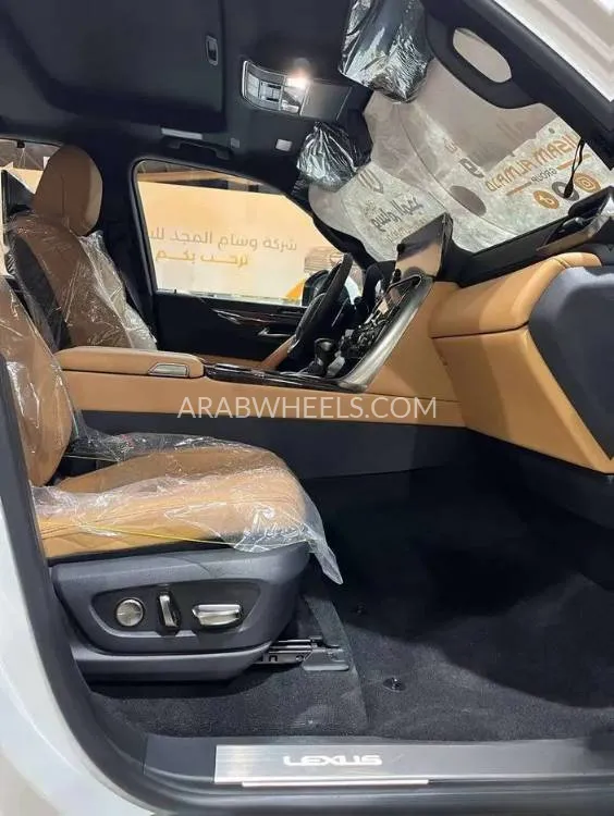 لكزس LX 2025 for Sale in الرياض Image-8