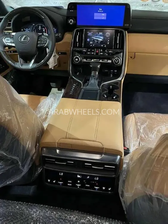 لكزس LX 2025 for Sale in الرياض Image-10