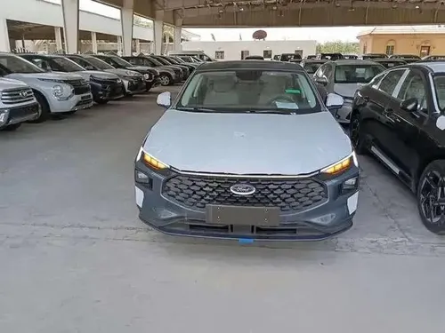 Ford Taurus 2.0L EcoBoost Ambient 2025
