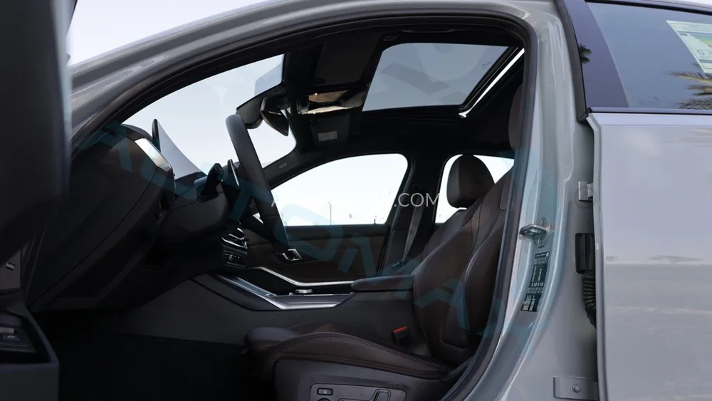 بي ام دبليو الفئة الثالثة 2025 for Sale in وادي الدواسر Image-7