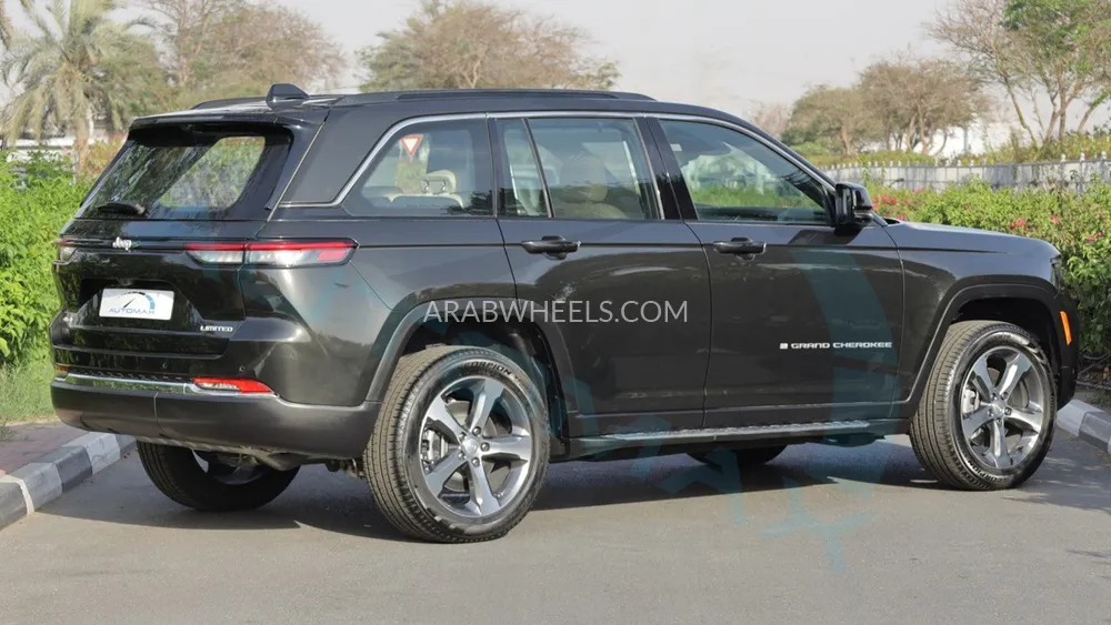 جيب جراند شيروكي 2025 for Sale in وادي الدواسر Image-6