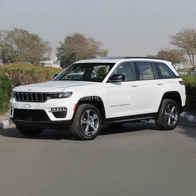 جيب جراند شيروكي 2024 for Sale in وادي الدواسر Image-1