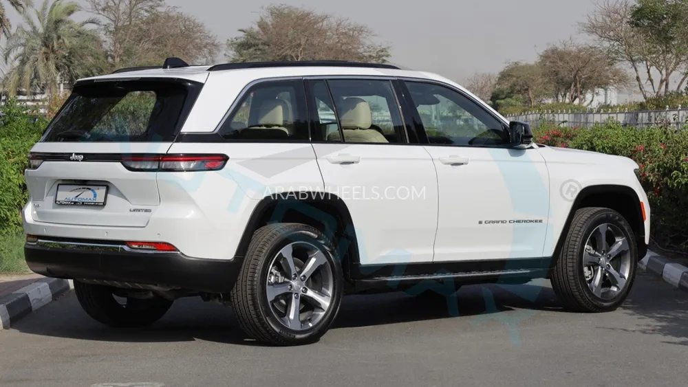 جيب جراند شيروكي 2024 for Sale in وادي الدواسر Image-6