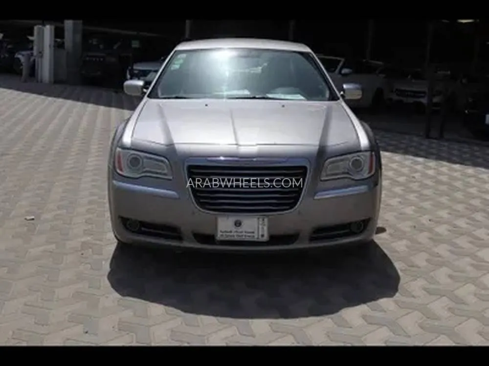 كرايسلر 300 2014 for Sale in الدمام Image-2
