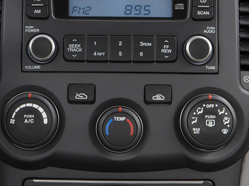 Kia Optima 2nd (MG) Generation Interior 
