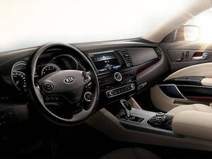 كيا كوريس الداخلية 