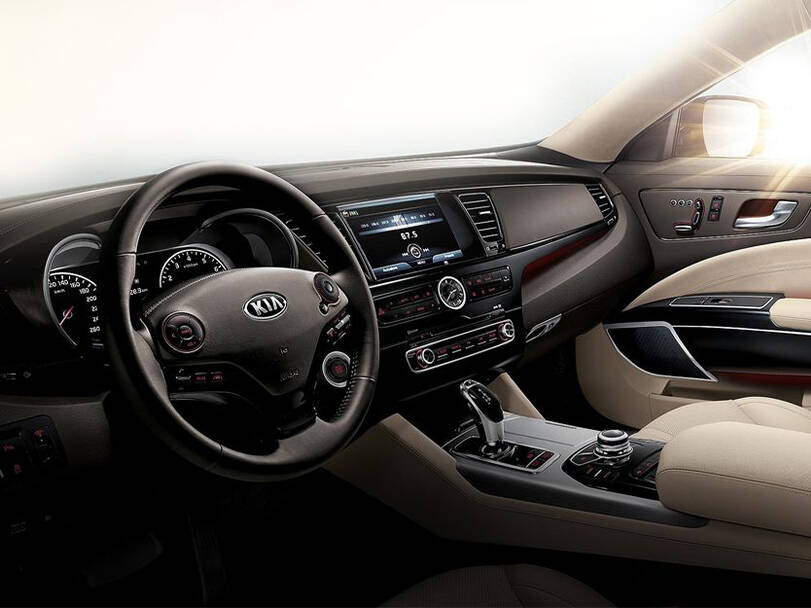 كيا كوريس Interior 
