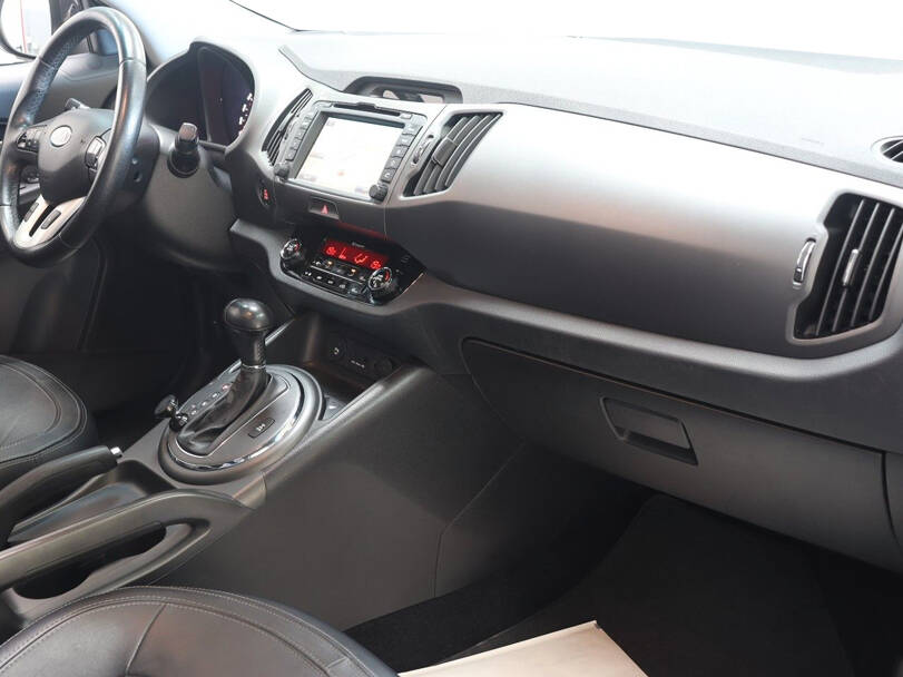 كيا سبورتاج الجيل الثالث (SL) Interior 
