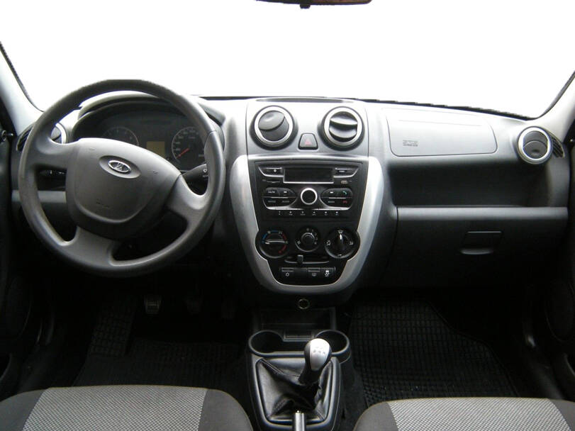 لادا جرانتا Interior 