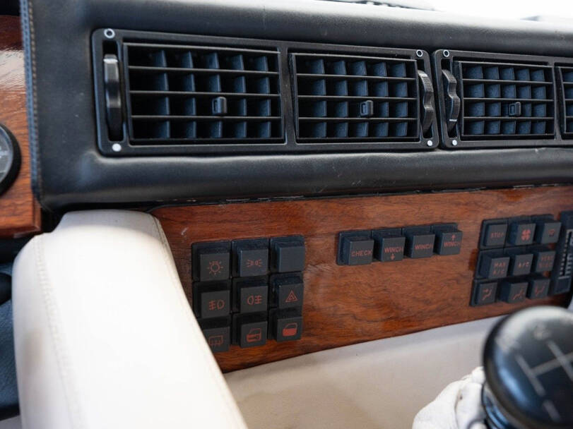 لامبورغيني إل إم ٠٠٢ Interior 