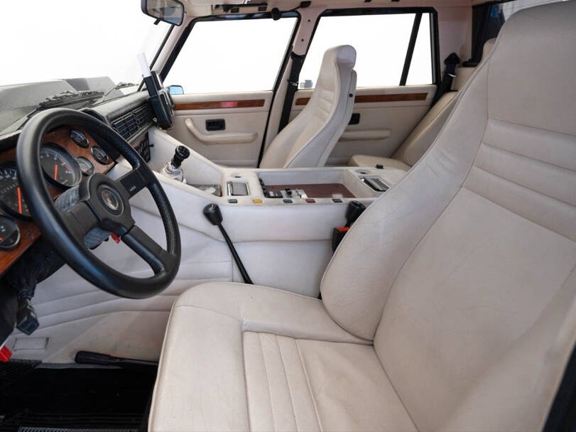 لامبورغيني إل إم ٠٠٢ Interior 