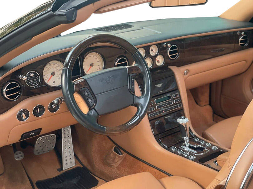بنتلي أزور Interior 