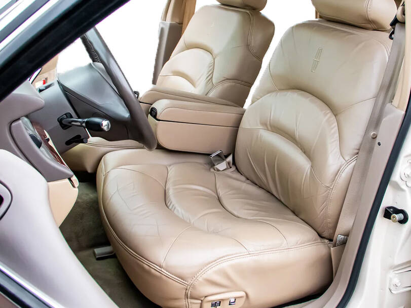 لينكون تاون كار الجيل الثاني Interior 