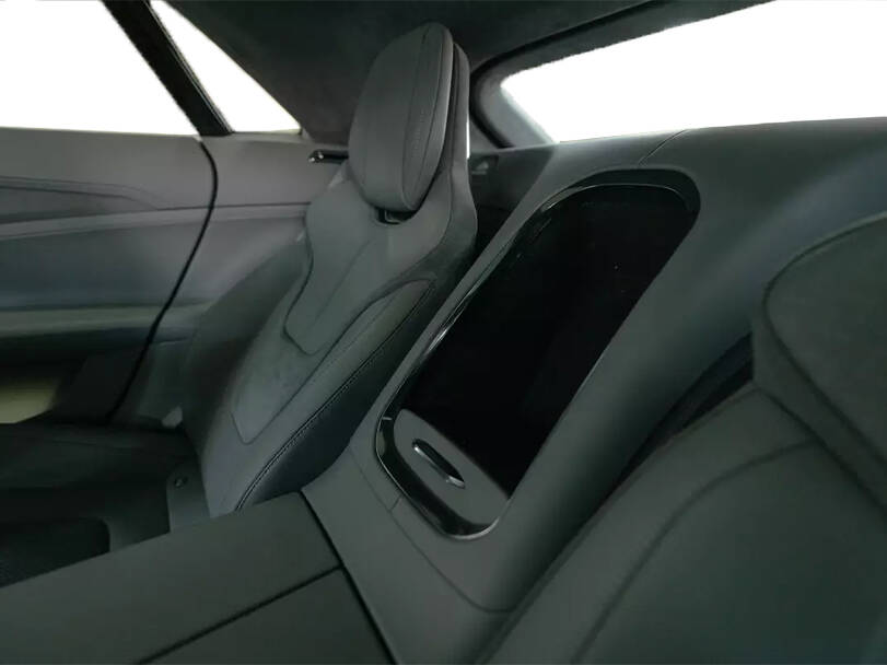 لوتس إيميا Interior 