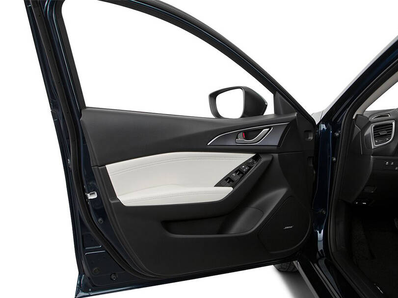مازدا ٣ Interior 