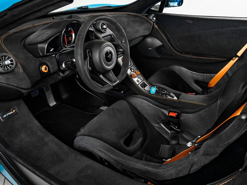 ماكلارين ٦٧٥ إل تي Interior 