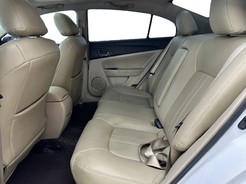 بيستون بي ٥٠ الجيل الأول Interior 