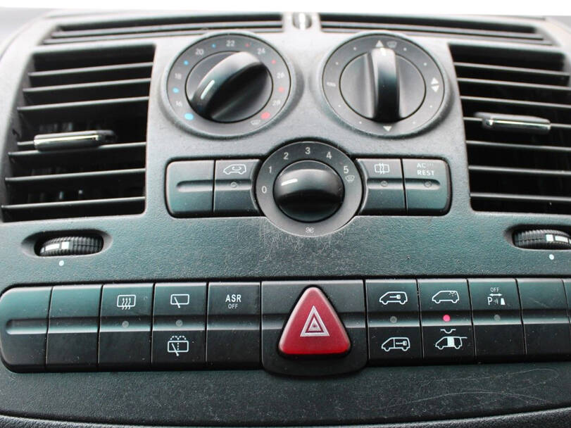 Mercedes Benz V Class 2nd (W639) Generation Interior 