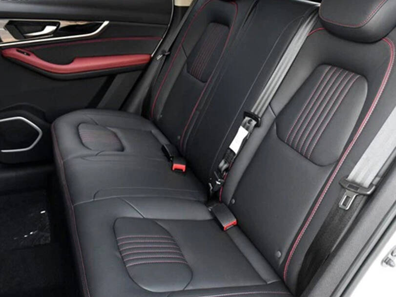 بيستون T33 Interior 