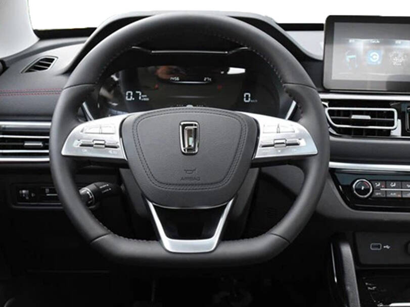 بيستون T33 Interior 