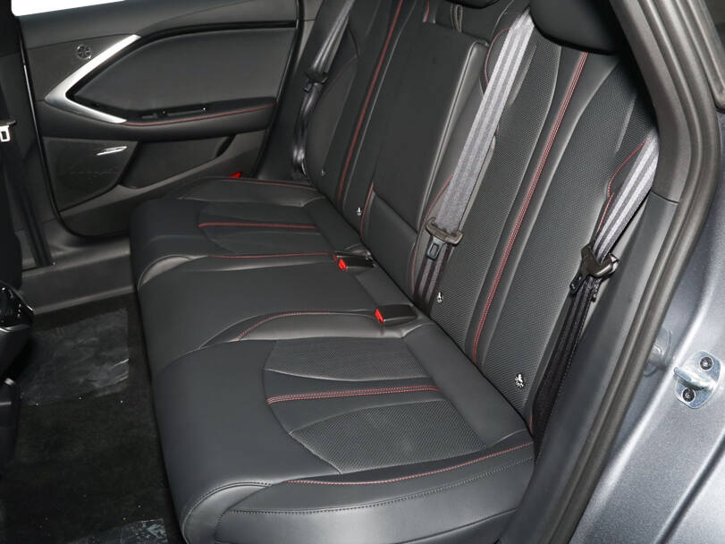 إم جي 7 الجيل الأول الداخلية 