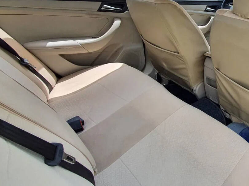 إم جي ٣٦٠ Interior 