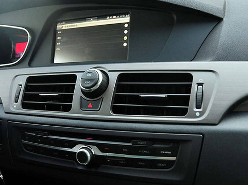 إم جي ٥٥٠ Interior 