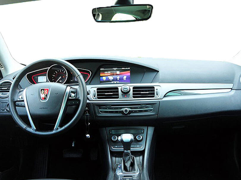 إم جي ٥٥٠ Interior 