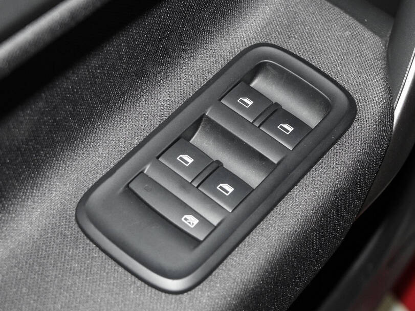 إم جي جي إس Interior 