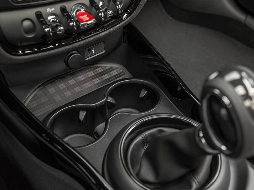 ميني كلب مان Interior 