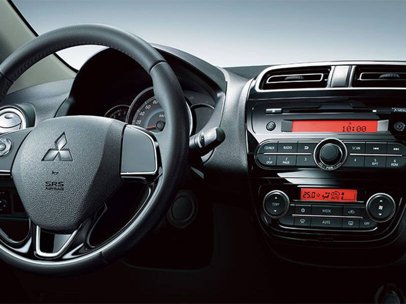 ميتسوبيشي أتراج Interior 