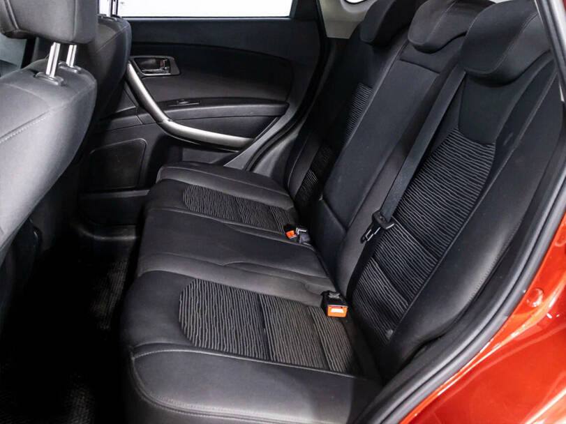 بيستون إكس ٨٠ Interior 