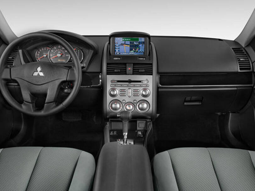 ميتسوبيشي جالانت Interior 