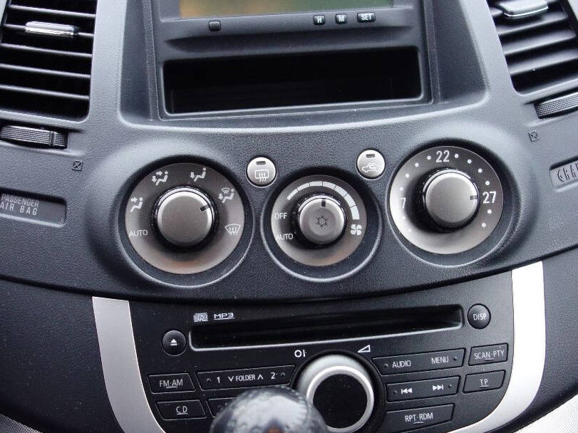 ميتسوبيشي جرانديس Interior 