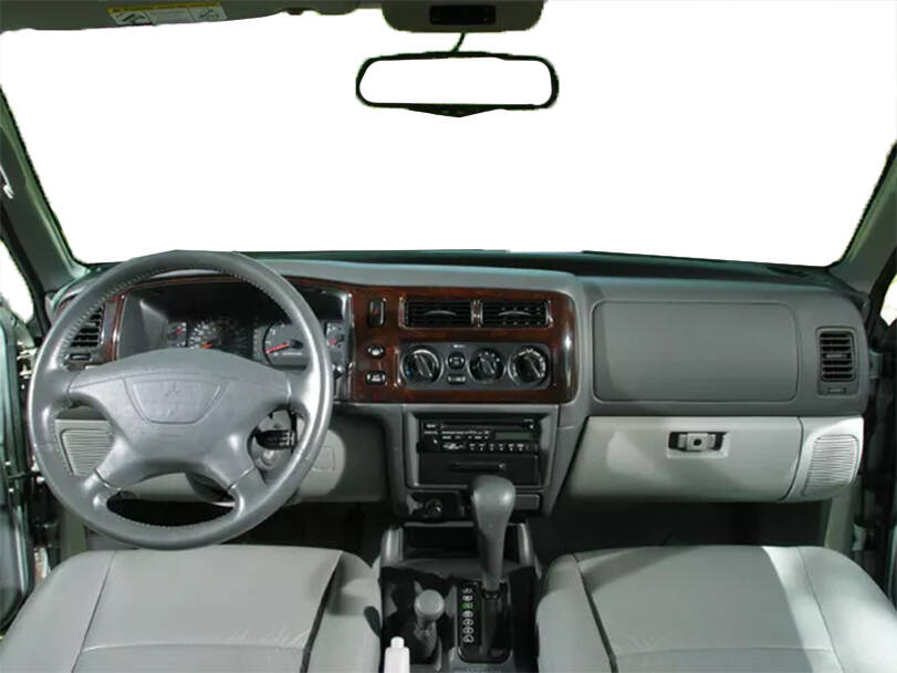 ميتسوبيشي ناتيفا Interior 