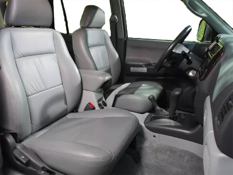 ميتسوبيشي ناتيفا Interior 