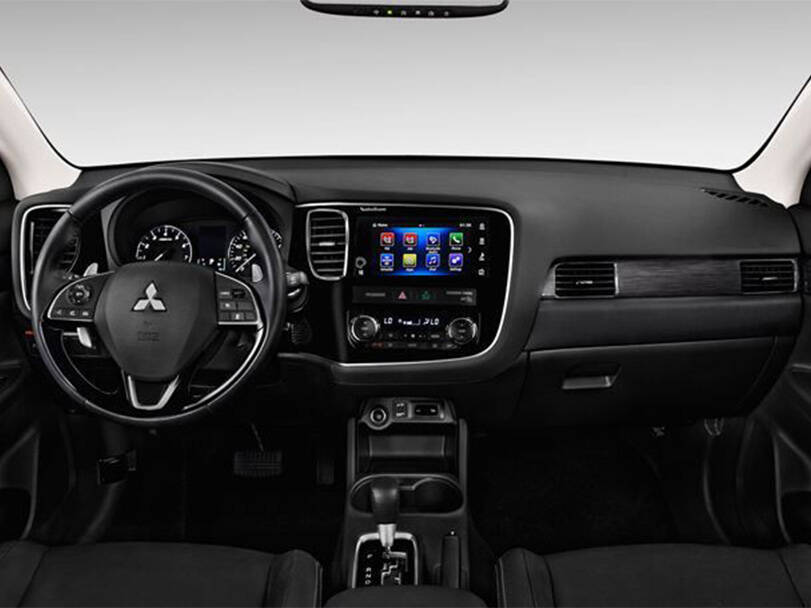 ميتسوبيشي أوتلاندر Interior 